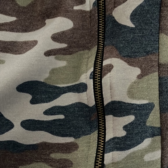 Andree By Unit Lightweight Shacket - Picture 6 of 6